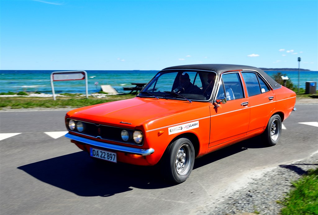 I Oresund Rally kan man møde hverdagens for længst glemte sliderbiler som Sunbeam Avenger 1500 fra 1973. Denne bil køres af brødrene Arne Fasberg, Karlslunde, og Bent Fasberg, Tune. Før finalen ligger de nr. 2 i Touringklassen.
(Foto: Michael Eisenberg - Intercom)